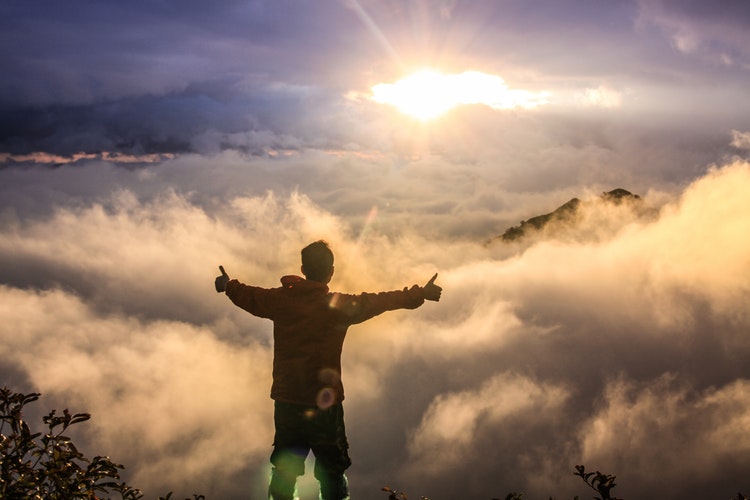 Les 7 pensées positives des personnes qui ont confiance en elles